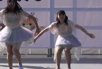K級 胸丸出しに気づかずに踊り続けるk が半額 Xcolle