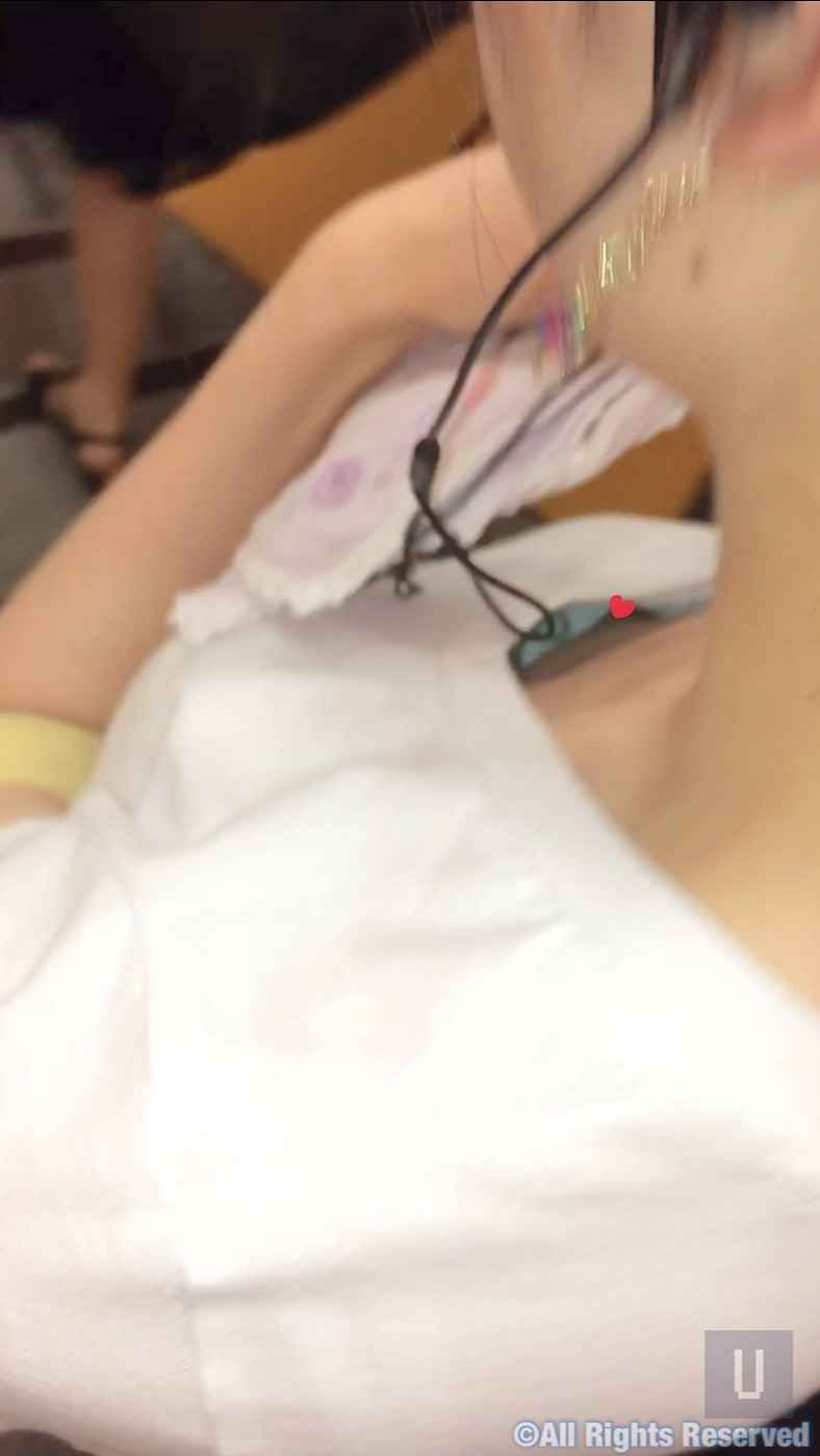 浮きブラ　乳首 胸チラ女子の浮きブラ乳首チラ観察記録〜出会編〜 が半額 | Xcolle